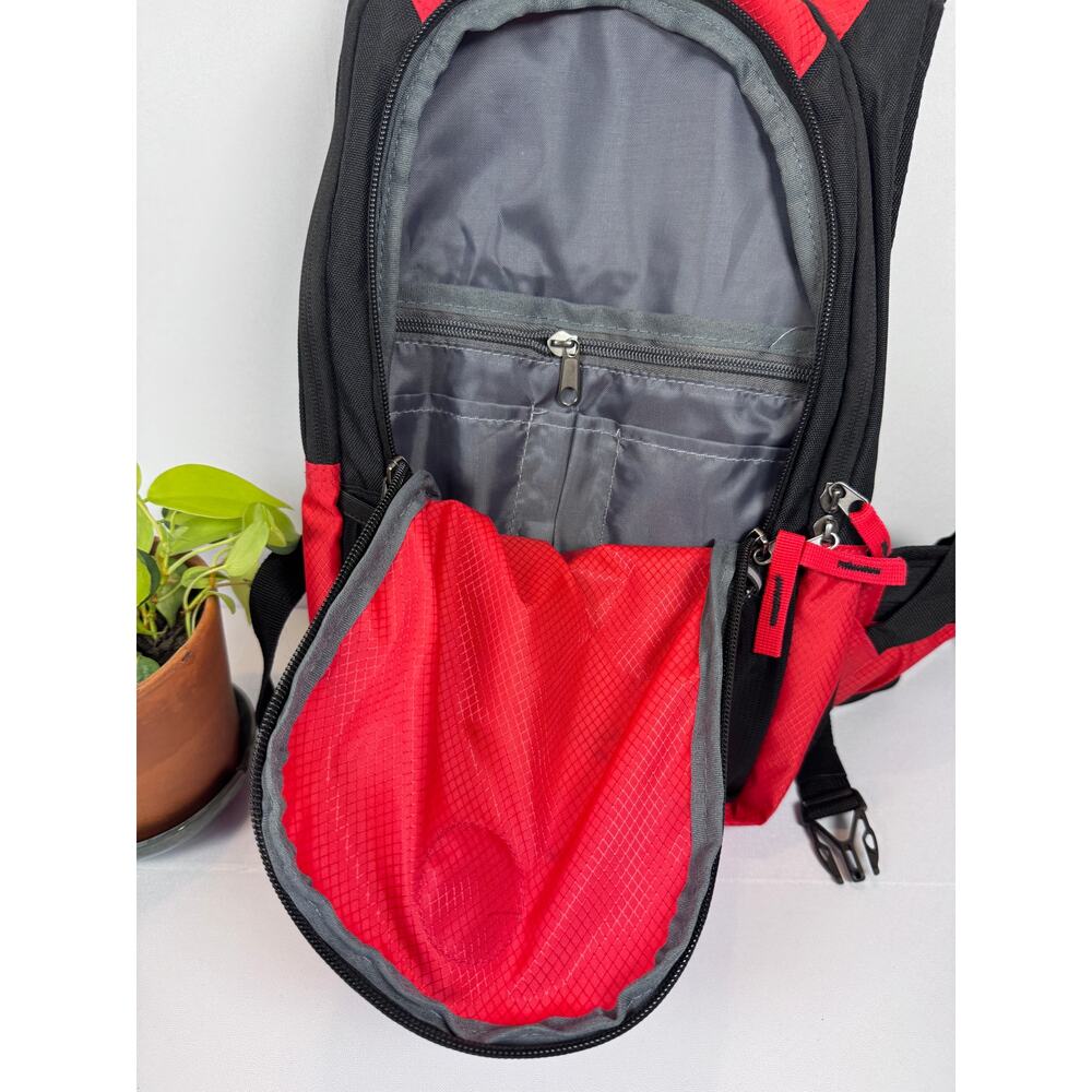 Canada Weather Gear Red Black Hydration Backpack 2L Hiking Gorpcore NWT - Picture 10 of 12